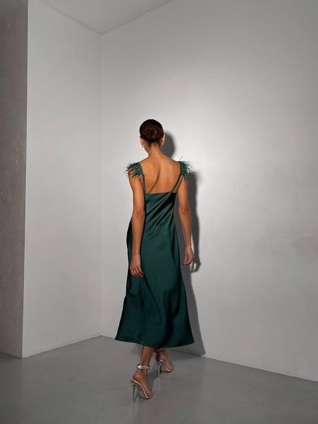 Сукня в стилі Sleep-Dress з пір'ям на бретелях бутилочна Kamila02 фото